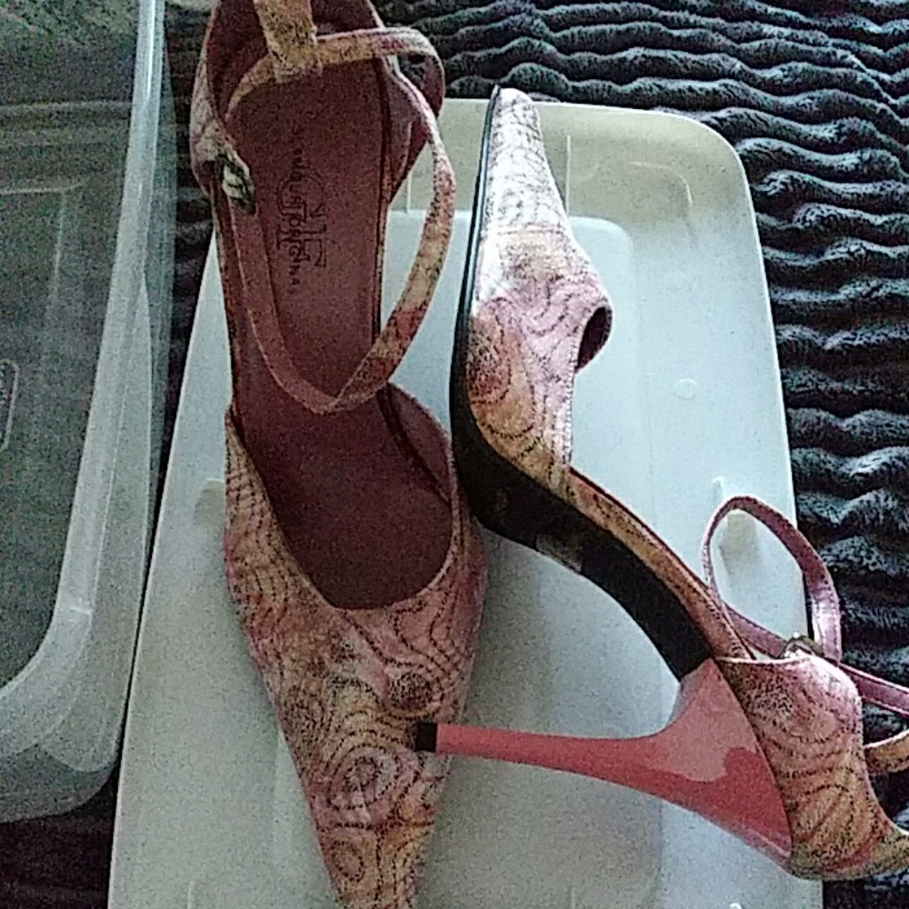Heels - Picture 4 of 4
